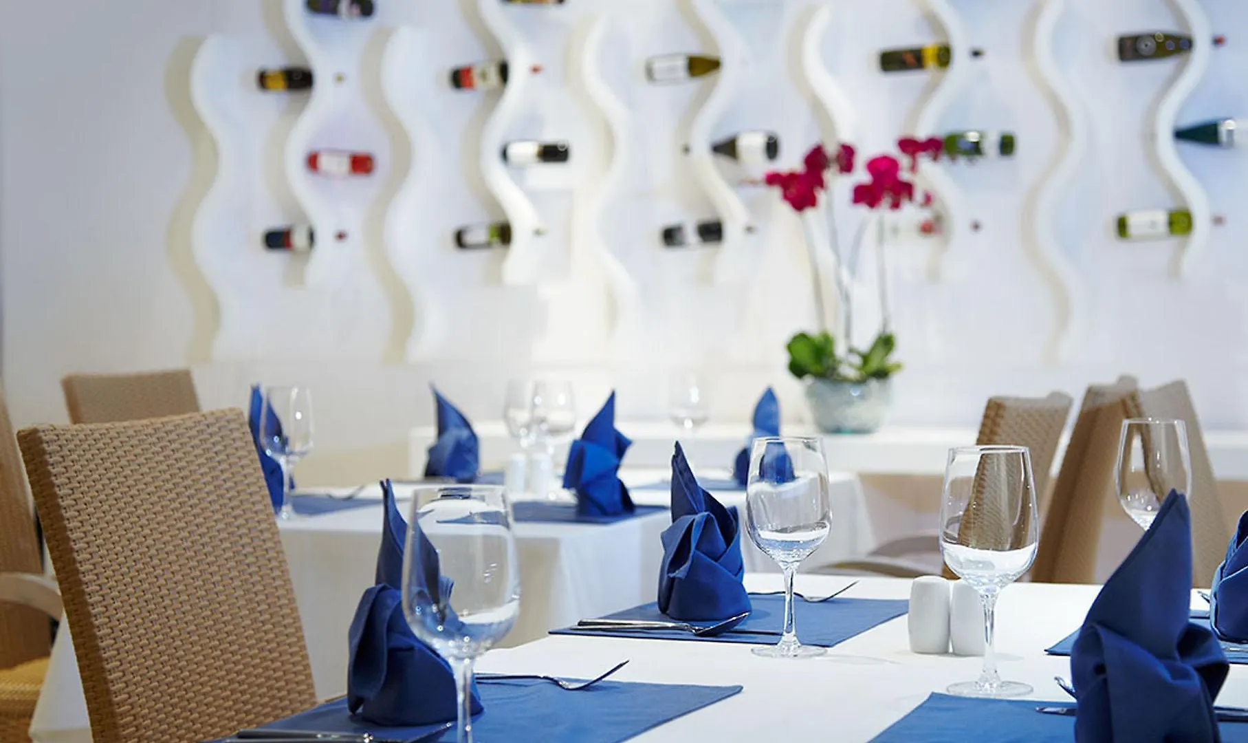 Kuta Angel Hotel - Luxurious Living