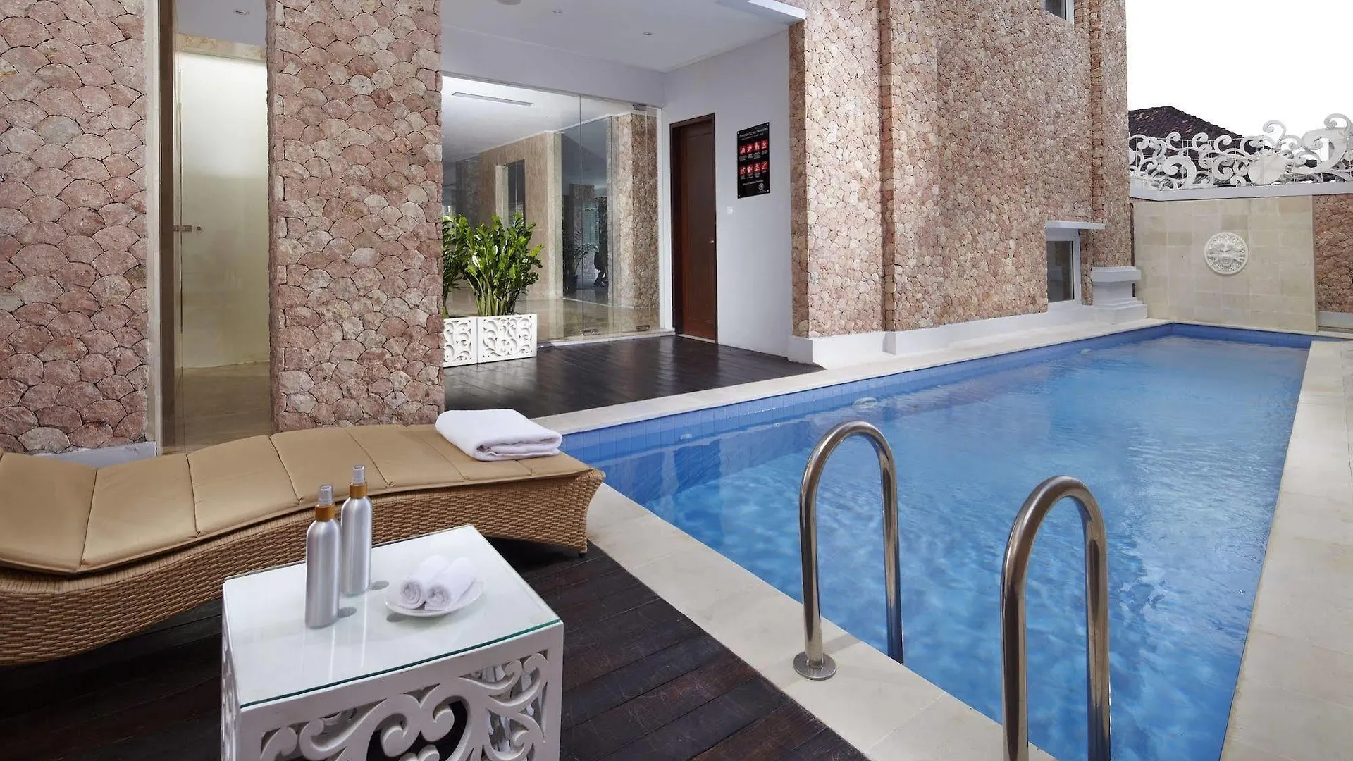 Kuta Angel Hotel - Luxurious Living